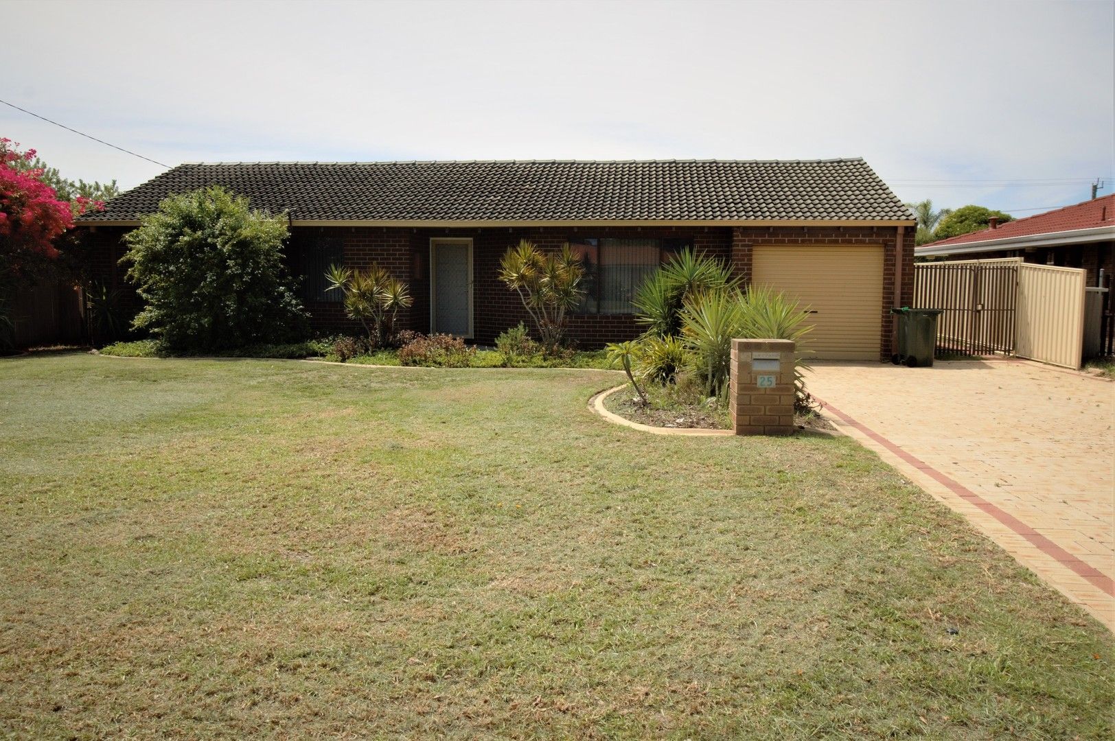 3 bedrooms House in 25 Linville Avenue COOLOONGUP WA, 6168