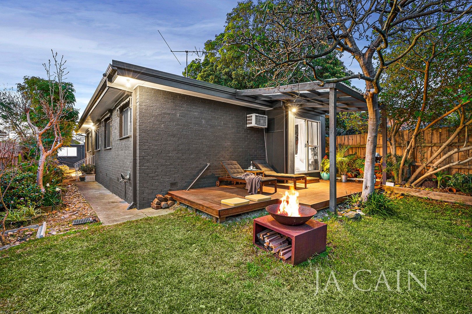 2/24 Sunderland Avenue, Ashburton VIC 3147, Image 0