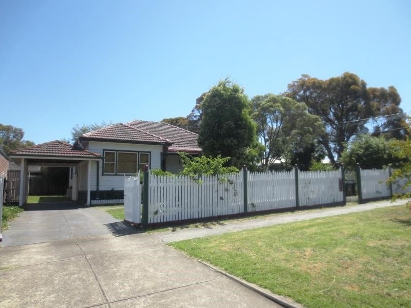 3 bedrooms House in 38 Strathallan Road MACLEOD VIC, 3085