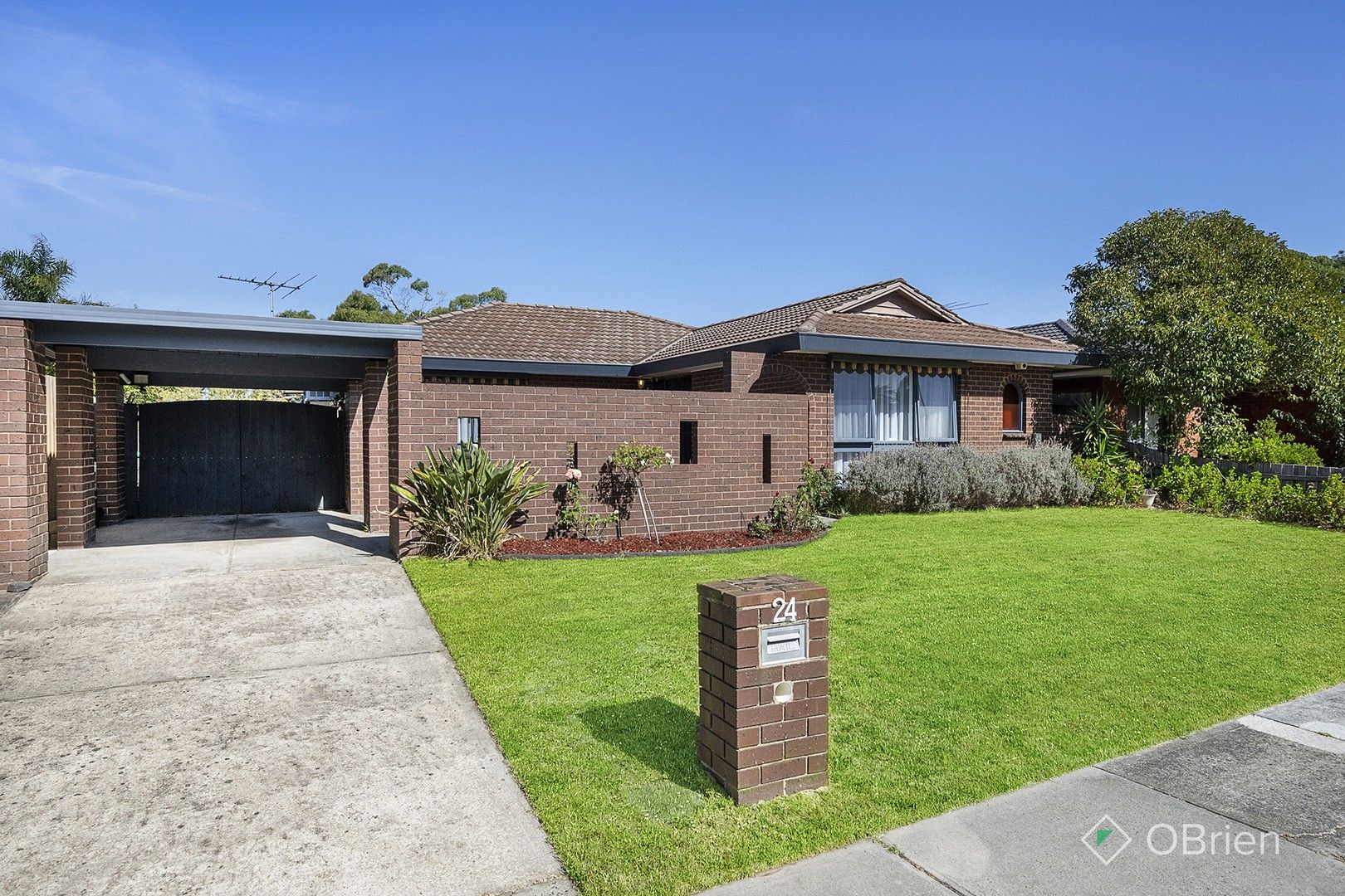 3 bedrooms House in 24 Dunsterville Crescent FRANKSTON VIC, 3199