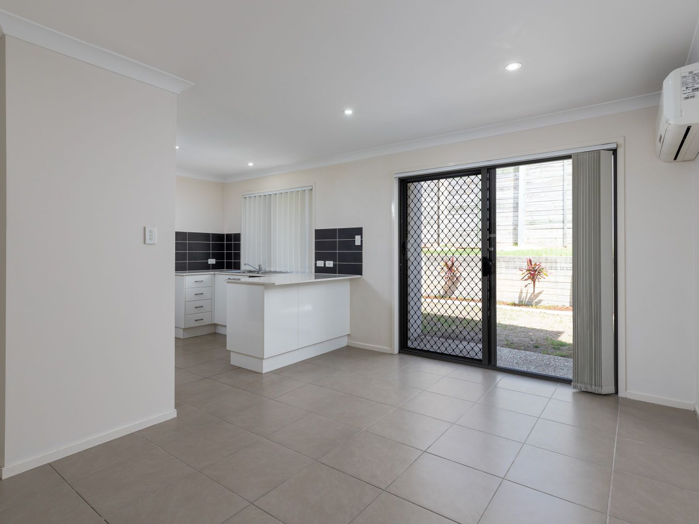 6/88 Candytuft Place, Calamvale QLD 4116, Image 2