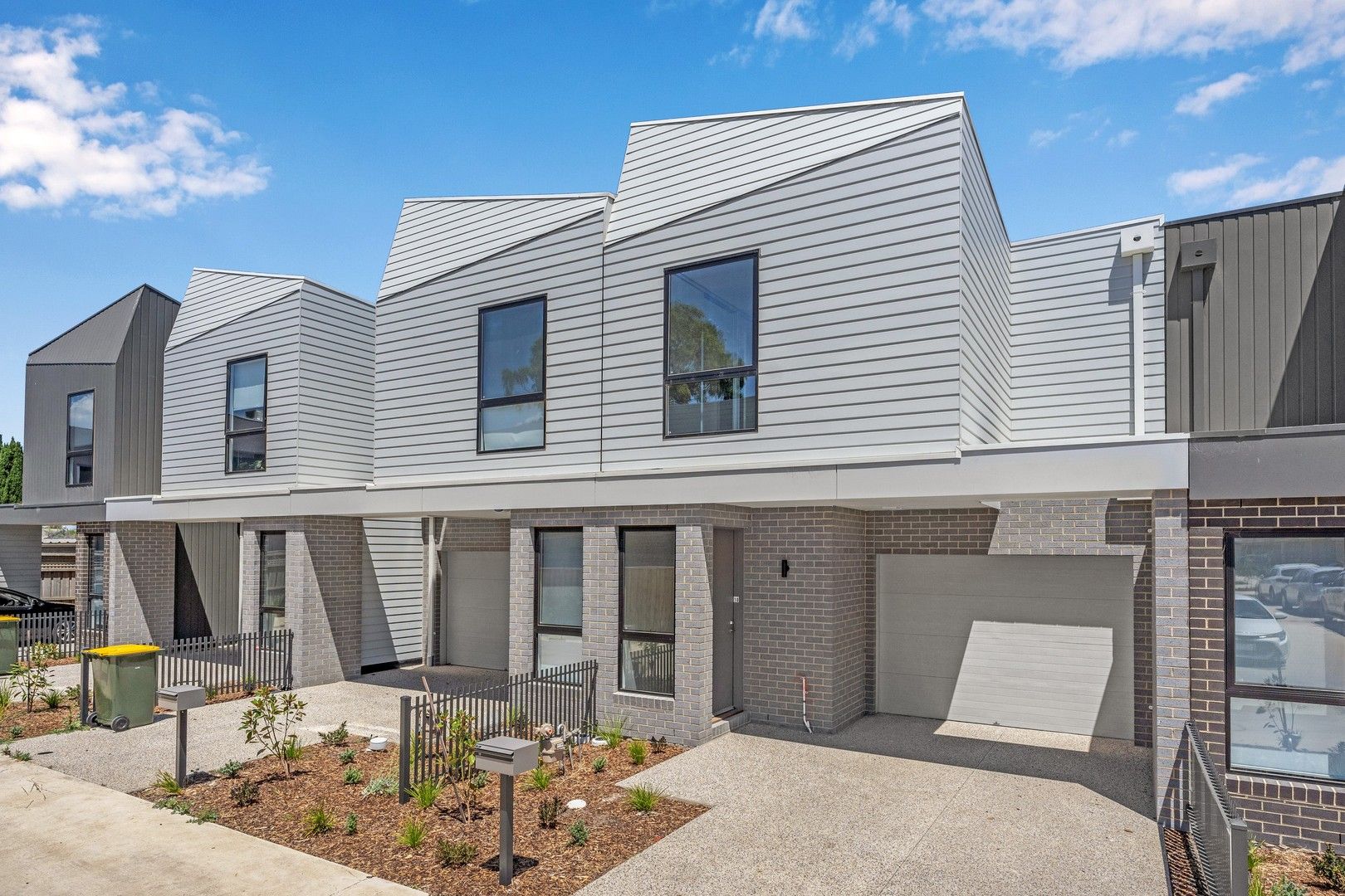 3 bedrooms Townhouse in 10 Piccolo Circuit WILLIAMSTOWN NORTH VIC, 3016