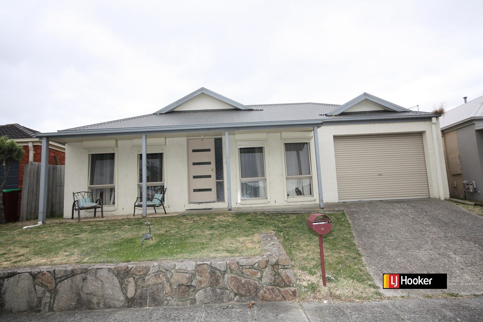 3 bedrooms House in 16 HANRAHAN WYND LYNBROOK VIC, 3975