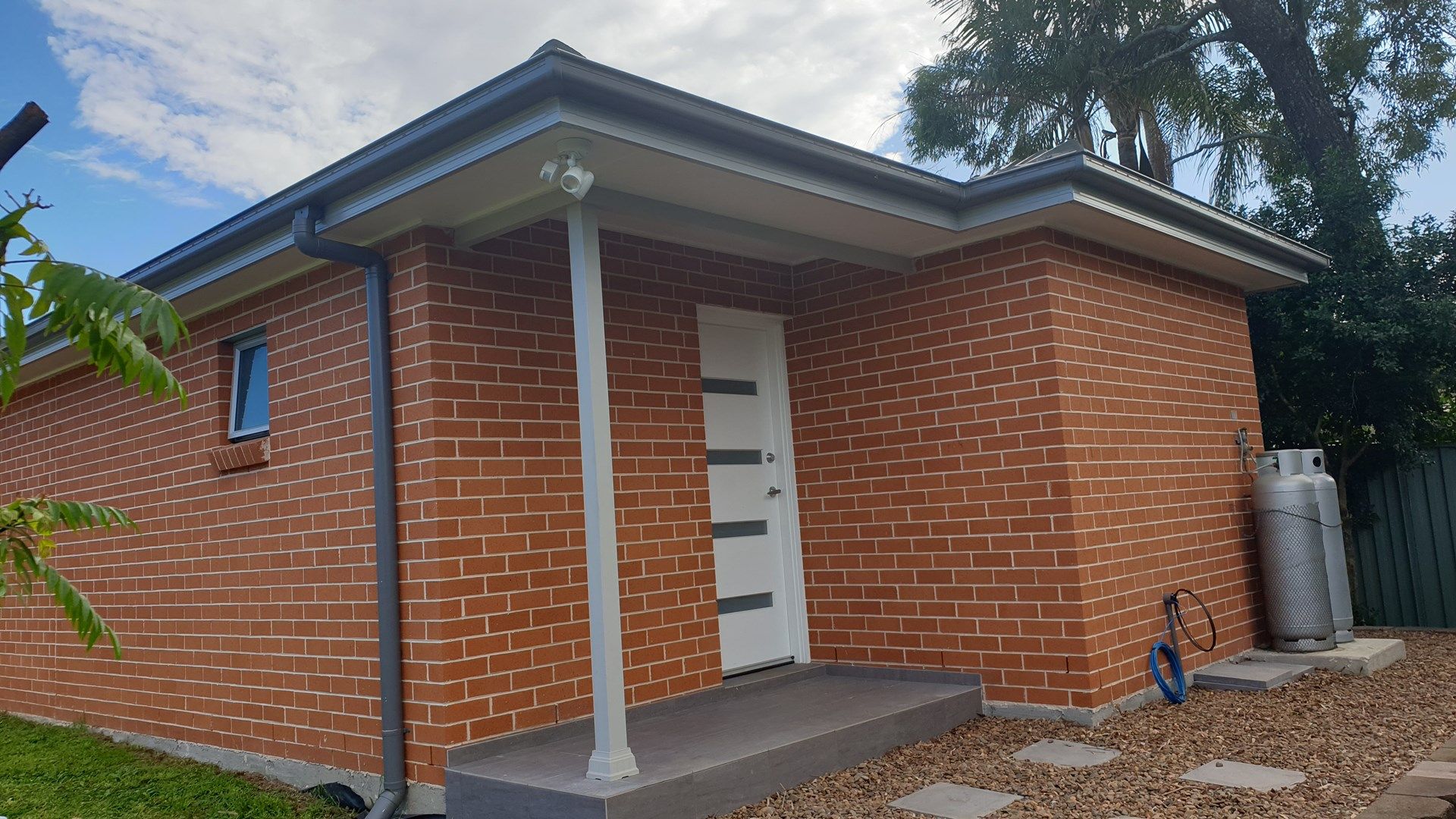 2 bedrooms House in 19A Wall Park Avenue SEVEN HILLS NSW, 2147