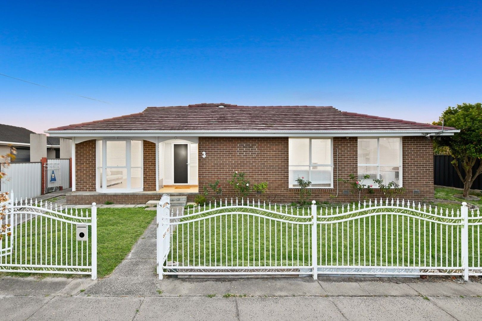 4 bedrooms House in 3 Gwent Street SPRINGVALE SOUTH VIC, 3172