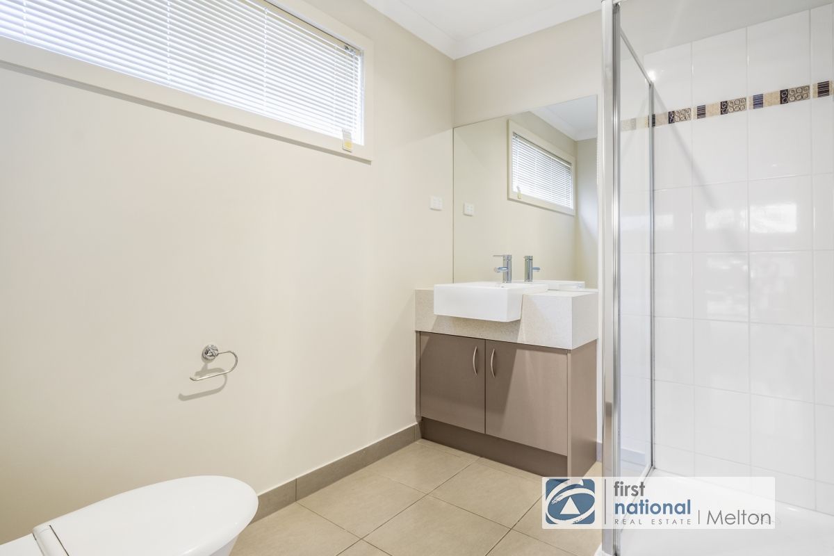 2 Lyptus Place, Brookfield VIC 3338, Image 2