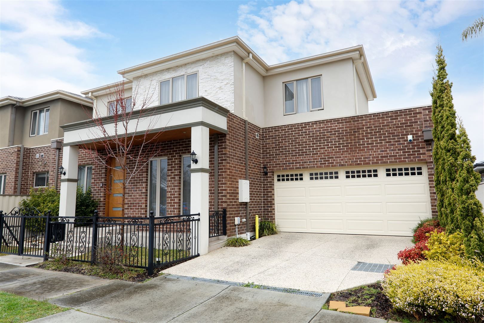 24 Kurrajong Avenue, Glen Waverley Property History & Address