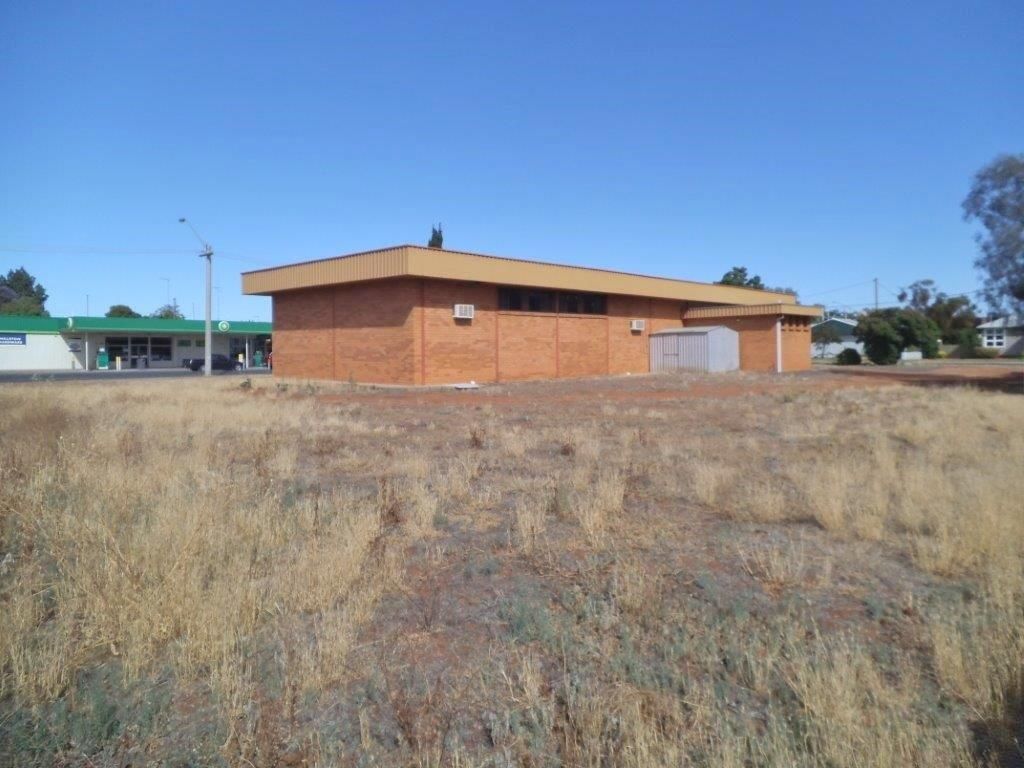 6 & 6A Gratton Street, HILLSTON NSW 2675, Image 2