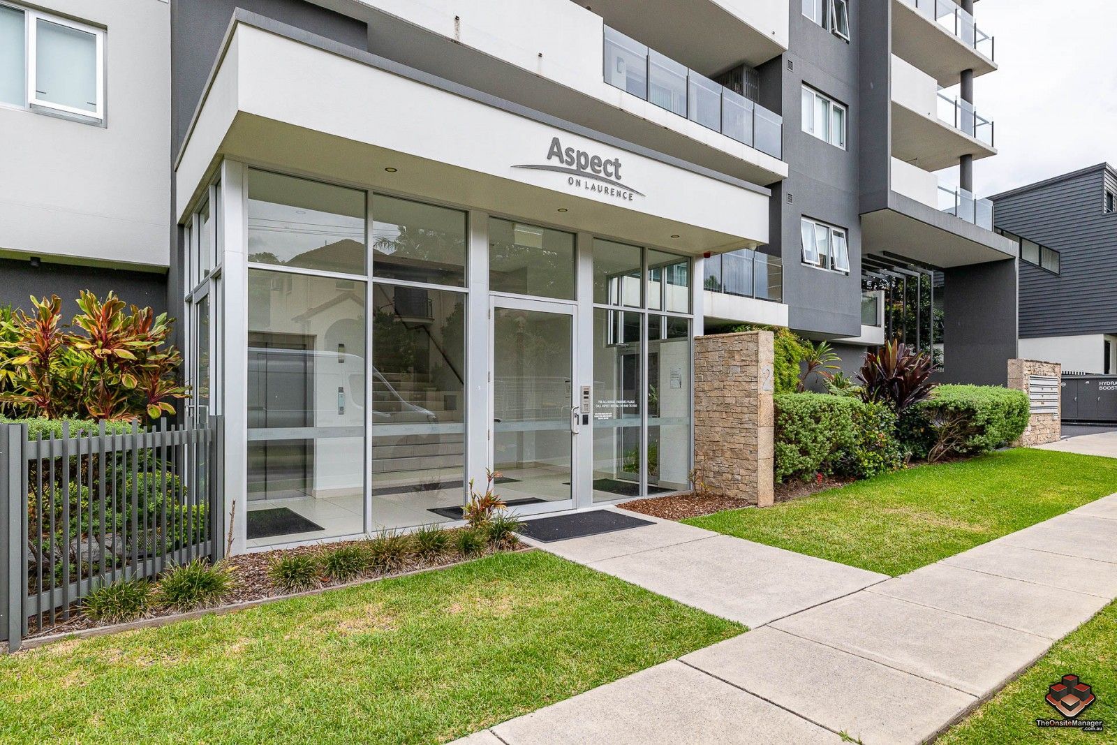 ID21120534/2 Laurence Street, St Lucia QLD 4067 Apartment For Rent