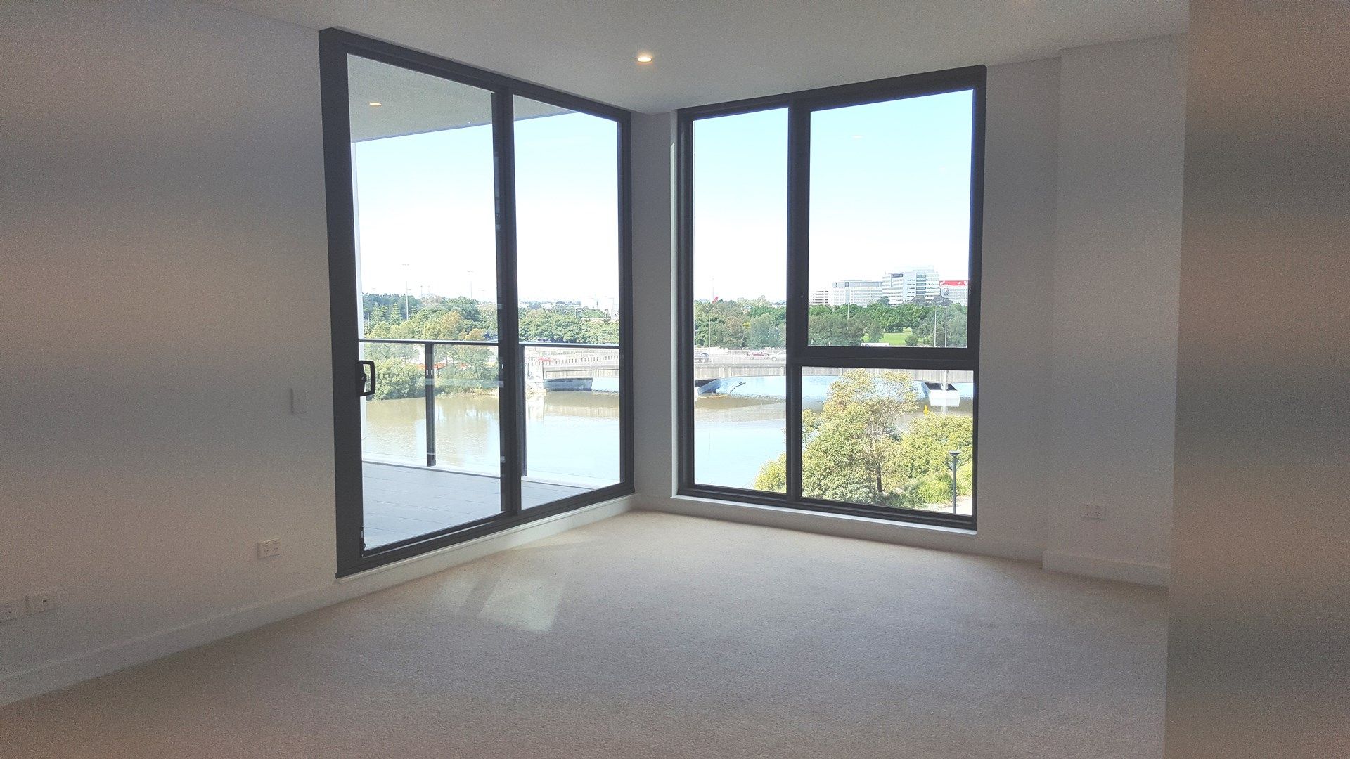 2 bedrooms Apartment / Unit / Flat in 403/2 Chisholm Street WOLLI CREEK NSW, 2205