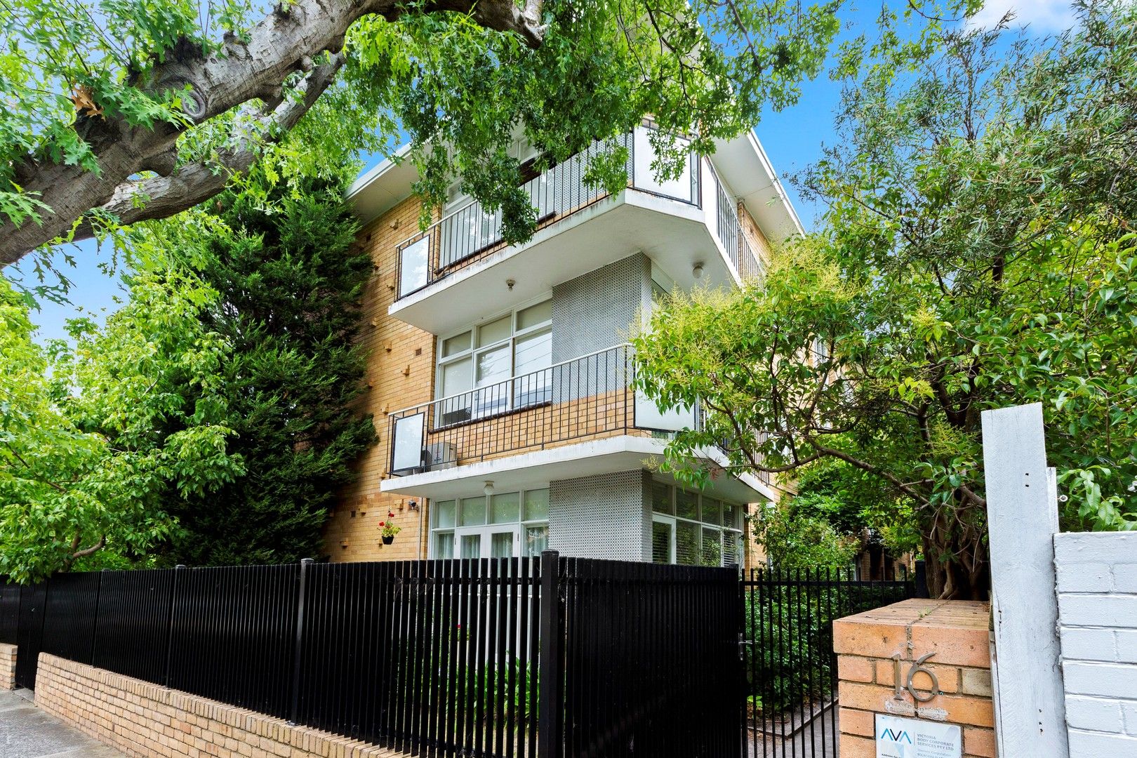 2 bedrooms Apartment / Unit / Flat in 9/16 Lansdowne Road ST KILDA EAST VIC, 3183