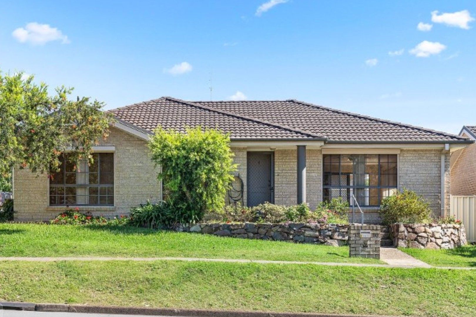 3 bedrooms Villa in 1/27 Minmi Road EDGEWORTH NSW, 2285