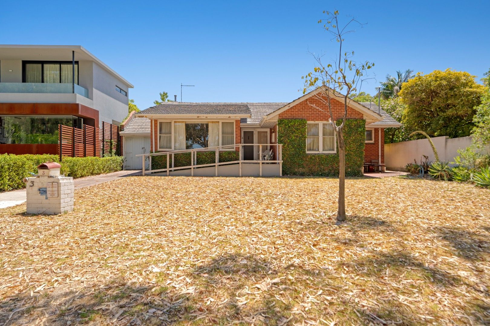 2 bedrooms House in 3 Granby Crescent NEDLANDS WA, 6009