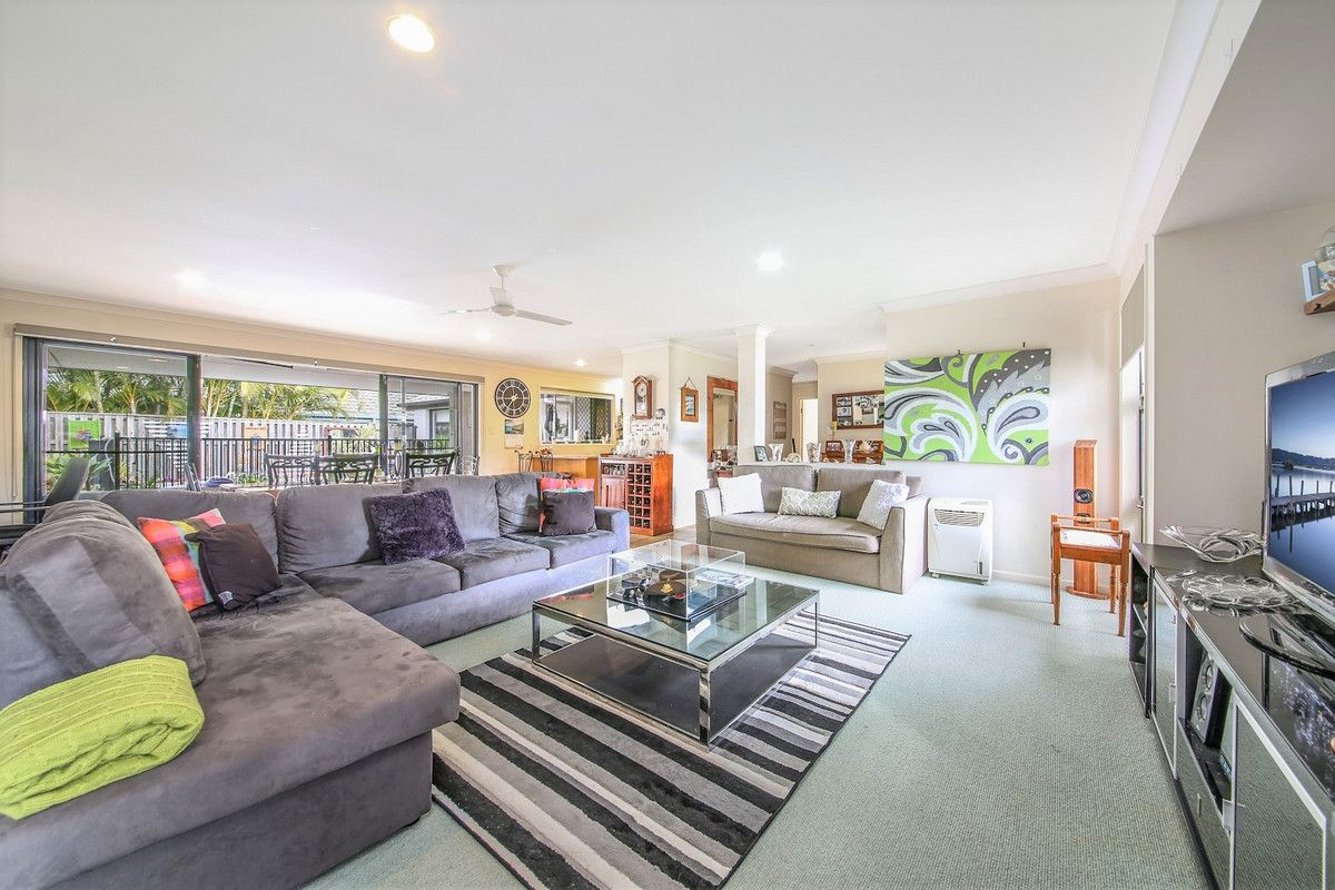 42 Seville Circuit, Burleigh Waters QLD 4220