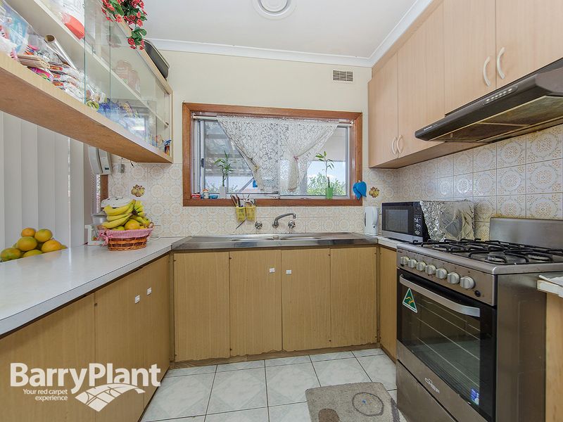 63 Mulhall Drive, St Albans VIC 3021, Image 2