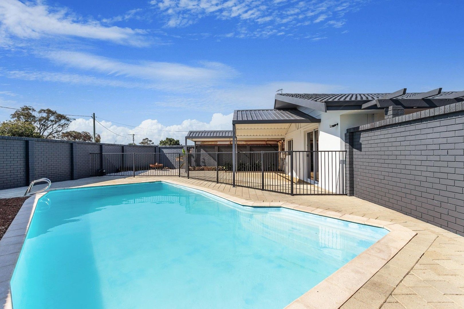4 bedrooms House in 5 Comet Street DUDLEY PARK WA, 6210
