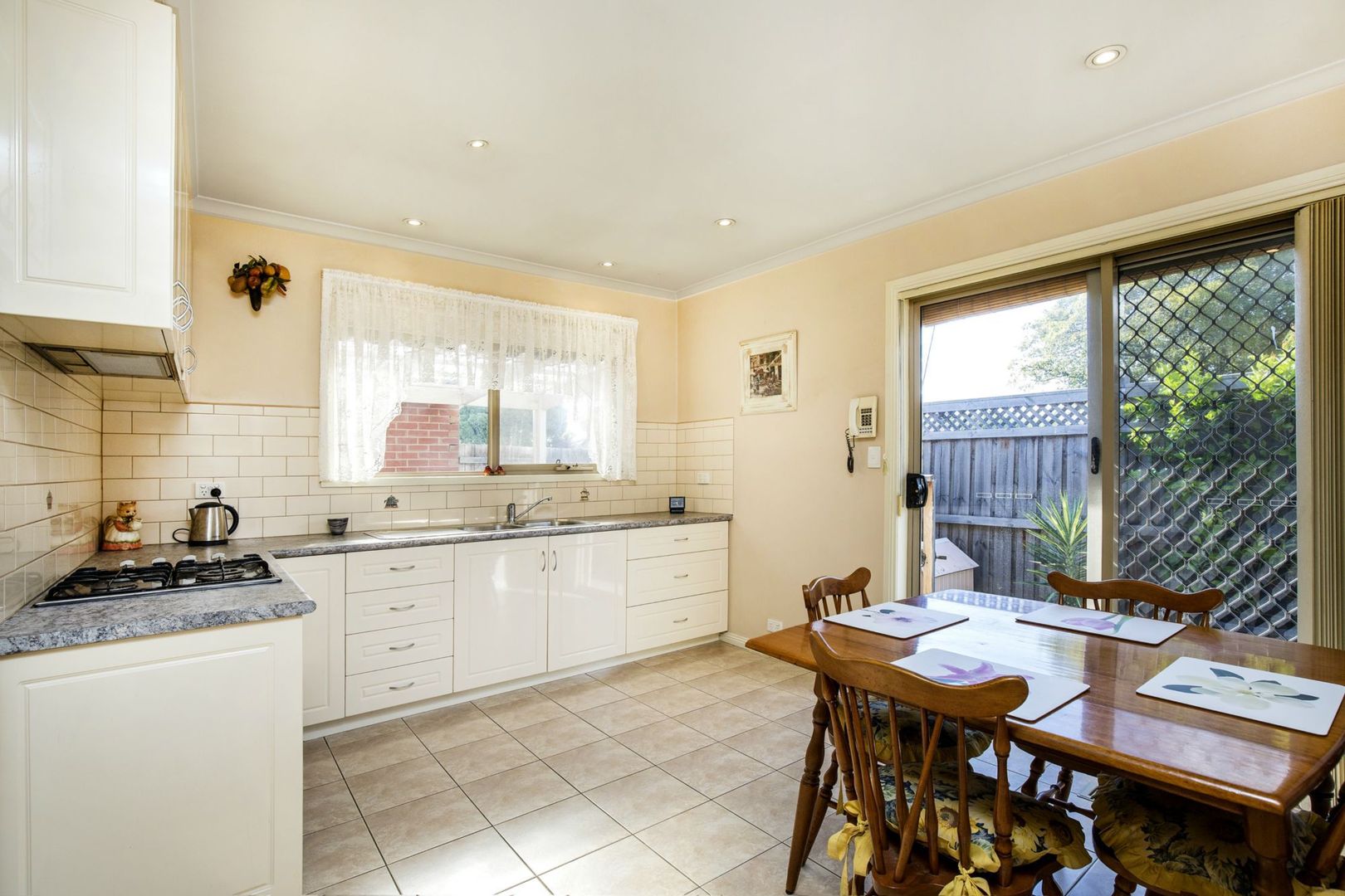 99 Military Road, Avondale Heights VIC 3034, Image 2