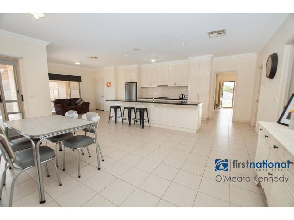 14 Champagne Crescent, Yarrawonga VIC 3730, Image 2