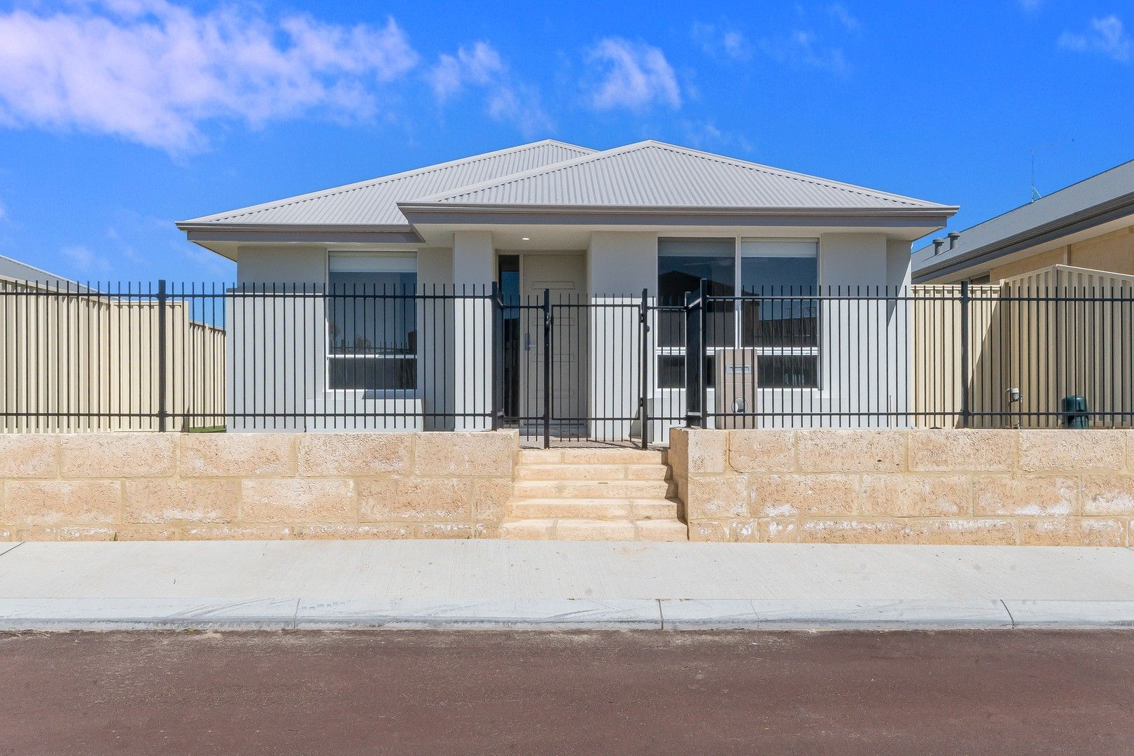 4 bedrooms House in 54 Dandaragan Drive DAWESVILLE WA, 6211