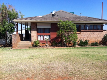 5 Blaxland Street, Parkes NSW 2870