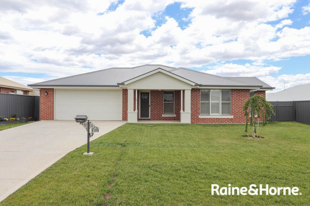 19 Lew Avenue, Eglinton NSW 2795