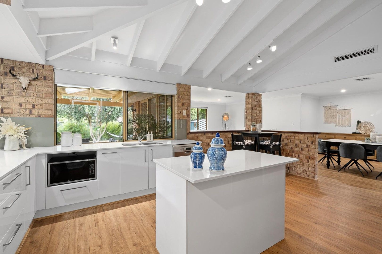 4 bedrooms House in 13 Underwood Grove KARDINYA WA, 6163