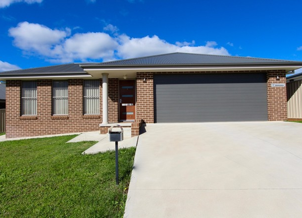 2 Press Court, Kelso NSW 2795