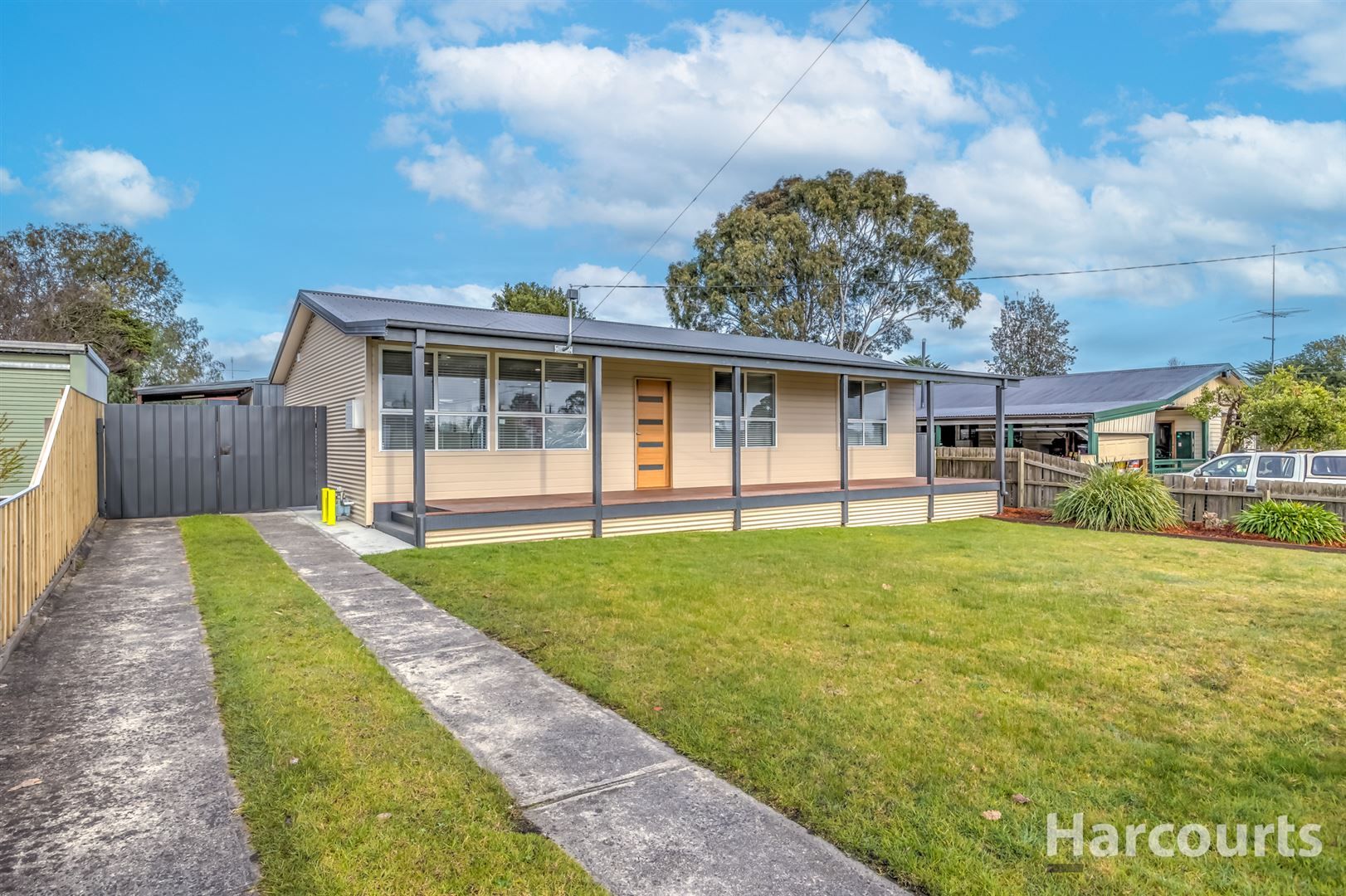 4 bedrooms House in 17 Delburn Street NEWBOROUGH VIC, 3825