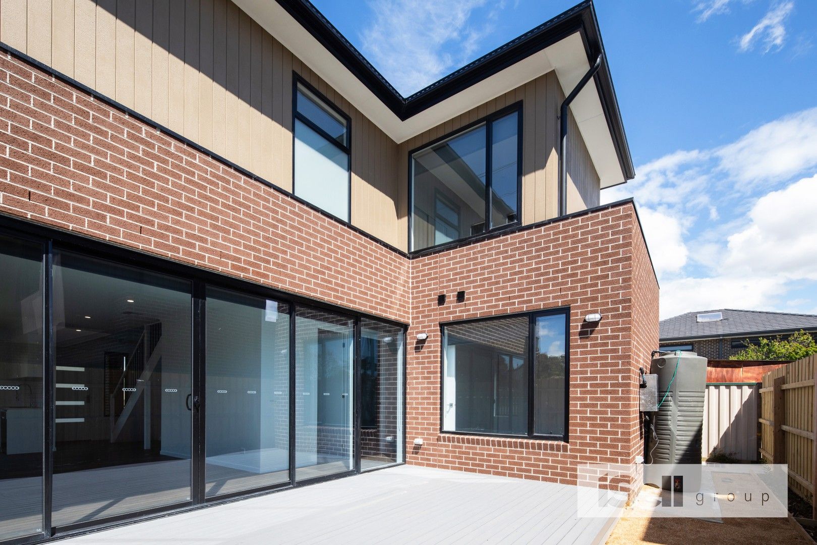 4 bedrooms Townhouse in 2 Cooper Street SPRINGVALE SOUTH VIC, 3172