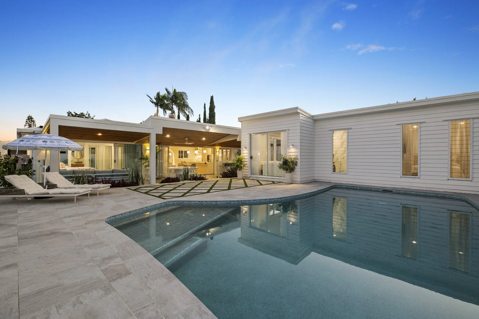 7 McCleary Street, Sorrento QLD 4217