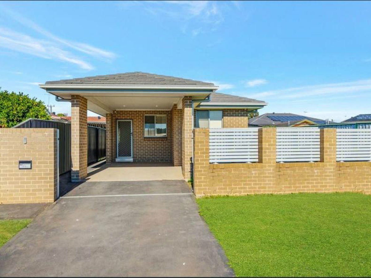 2 bedrooms House in 44 Chifley Street SMITHFIELD NSW, 2164