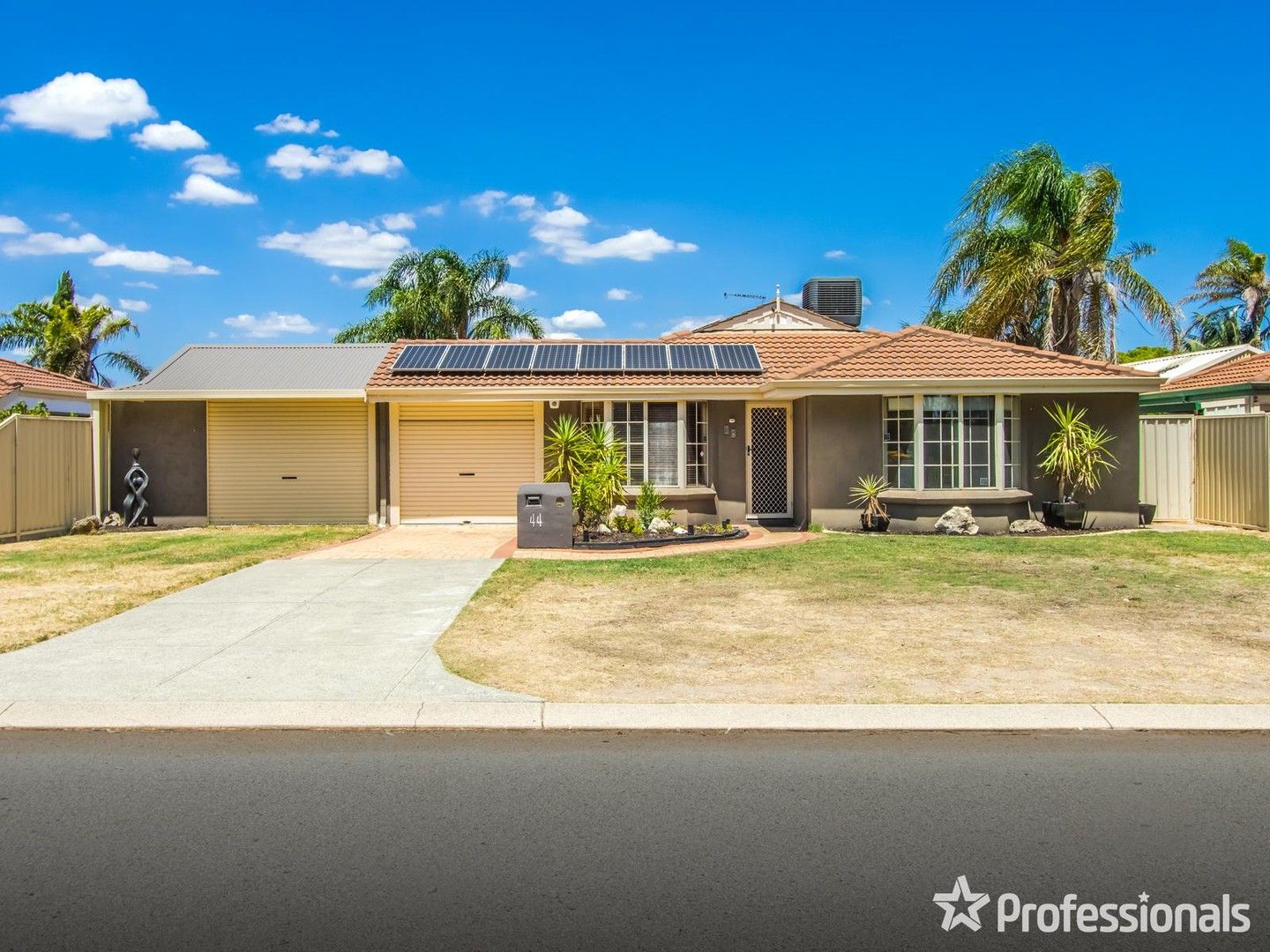 4 bedrooms House in 44 Fairview Drive WAIKIKI WA, 6169