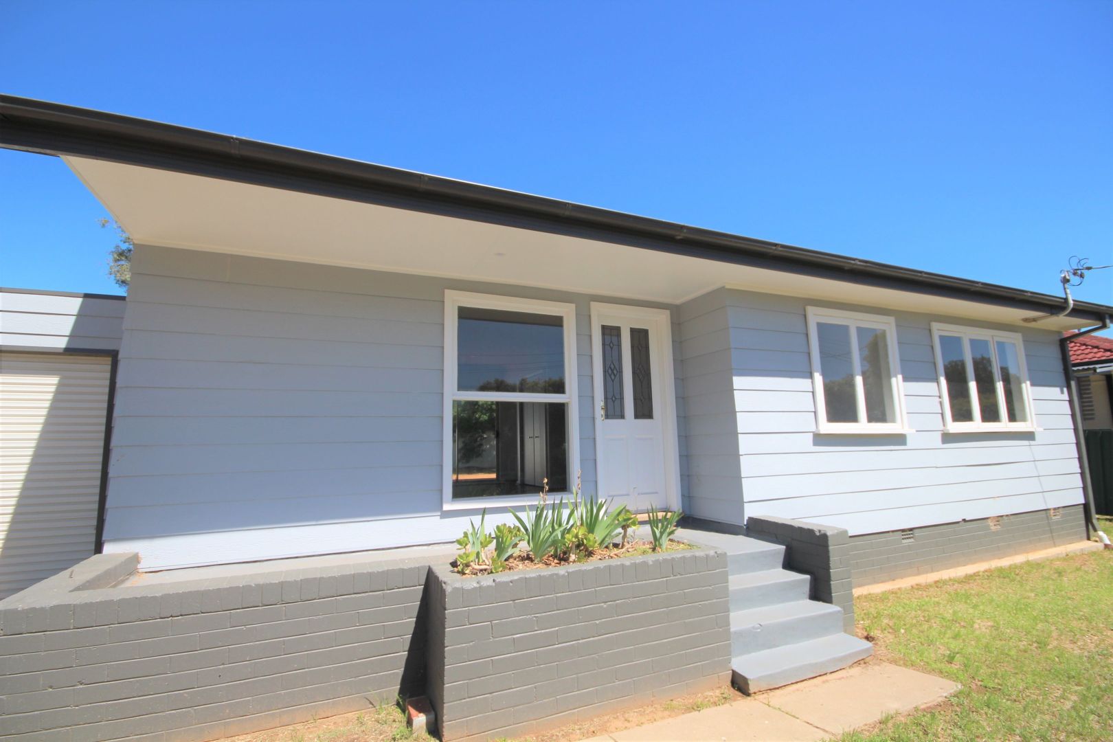 4 Tarakan Avenue, Ashmont NSW 2650