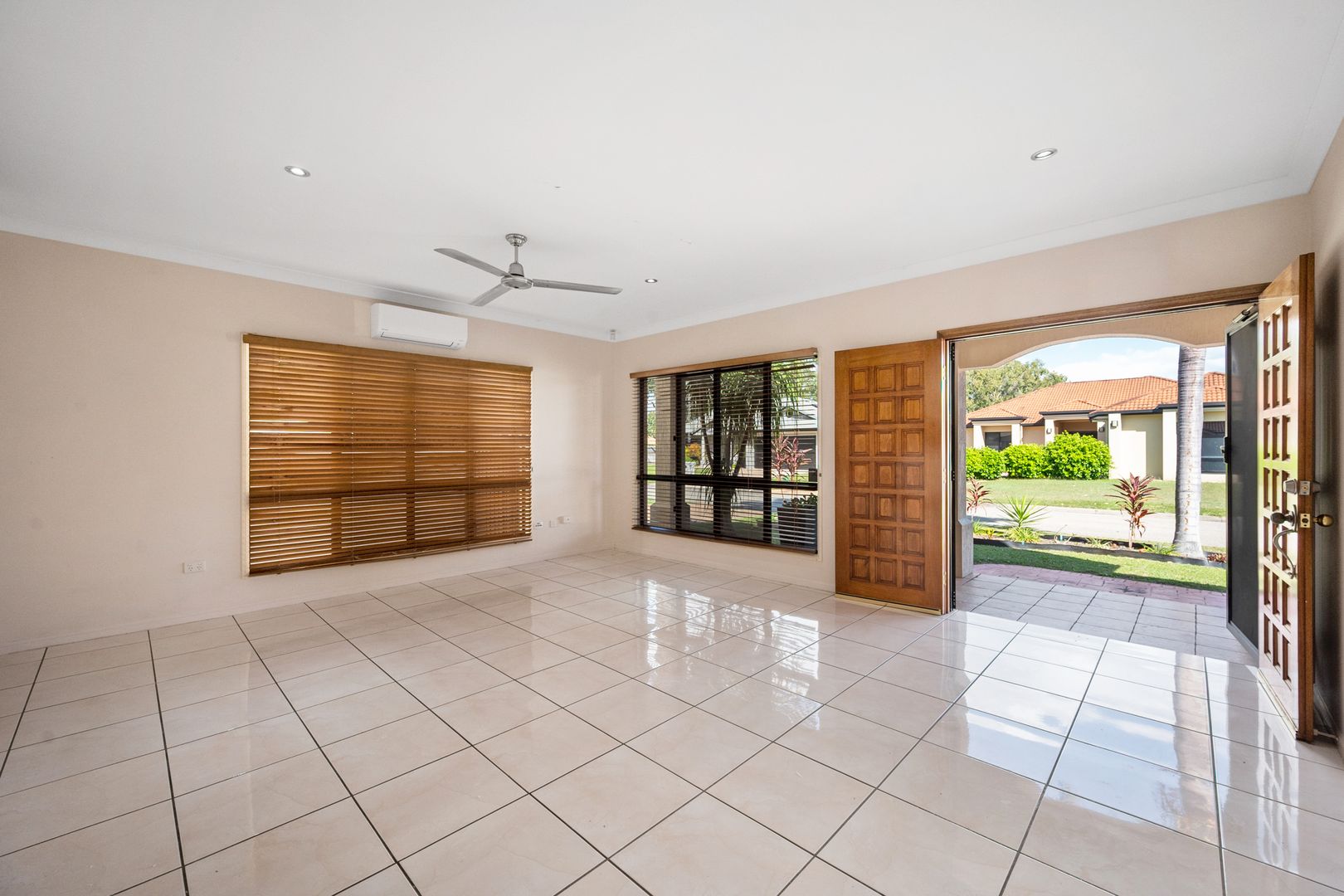 6 Lakeview Court Kirwan QLD 4817 Domain