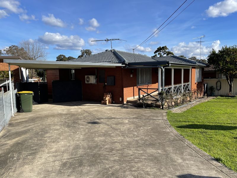 4 bedrooms House in 9 Mundin Street DOONSIDE NSW, 2767