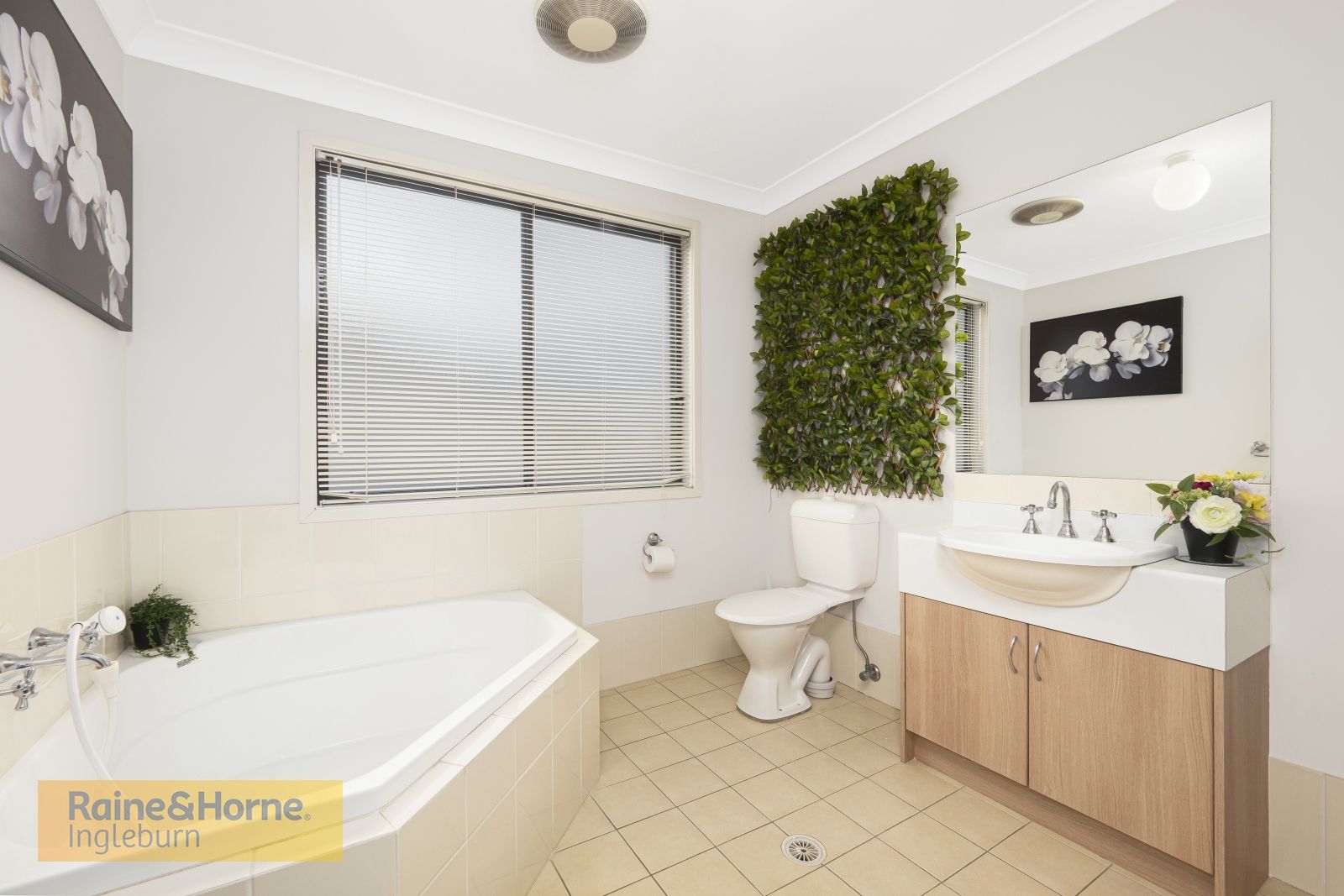 18/72 Parliament Road, Macquarie Fields NSW 2564, Image 2