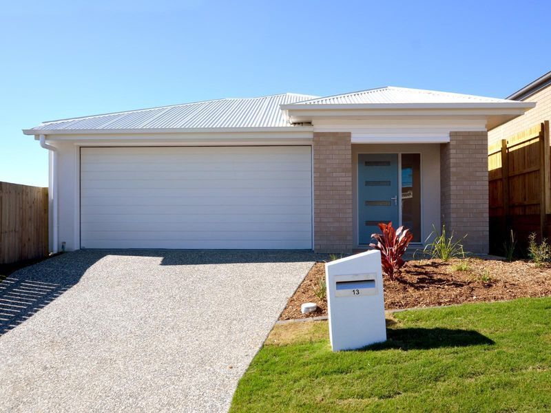 4 bedrooms House in 13 Brampton Close SPRINGFIELD LAKES QLD, 4300