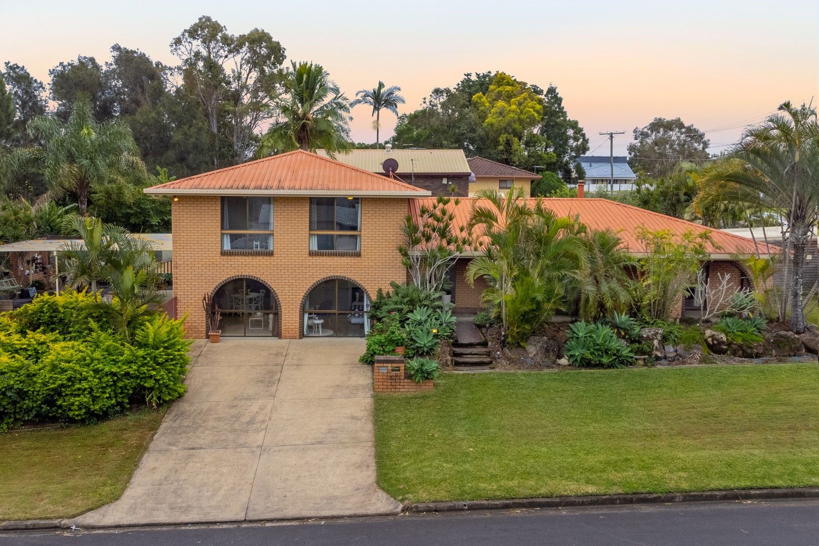 4 bedrooms House in 1 Edison Street FLINDERS VIEW QLD, 4305