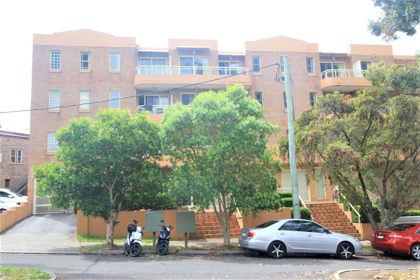 3 bedrooms Apartment / Unit / Flat in 4/2a Lancelot Street ALLAWAH NSW, 2218