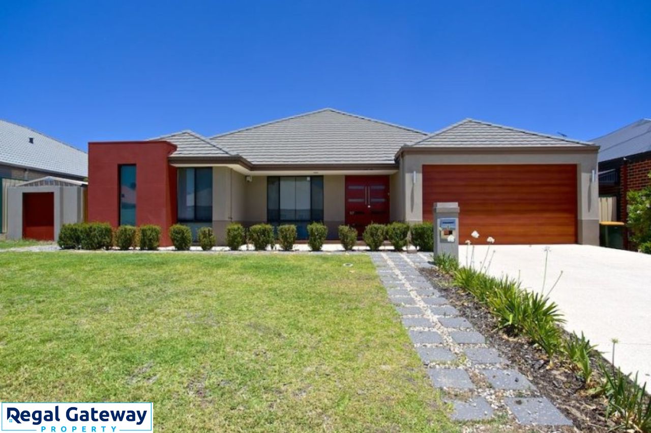 4 bedrooms House in 8 Ironbark Terrace HAMMOND PARK WA, 6164