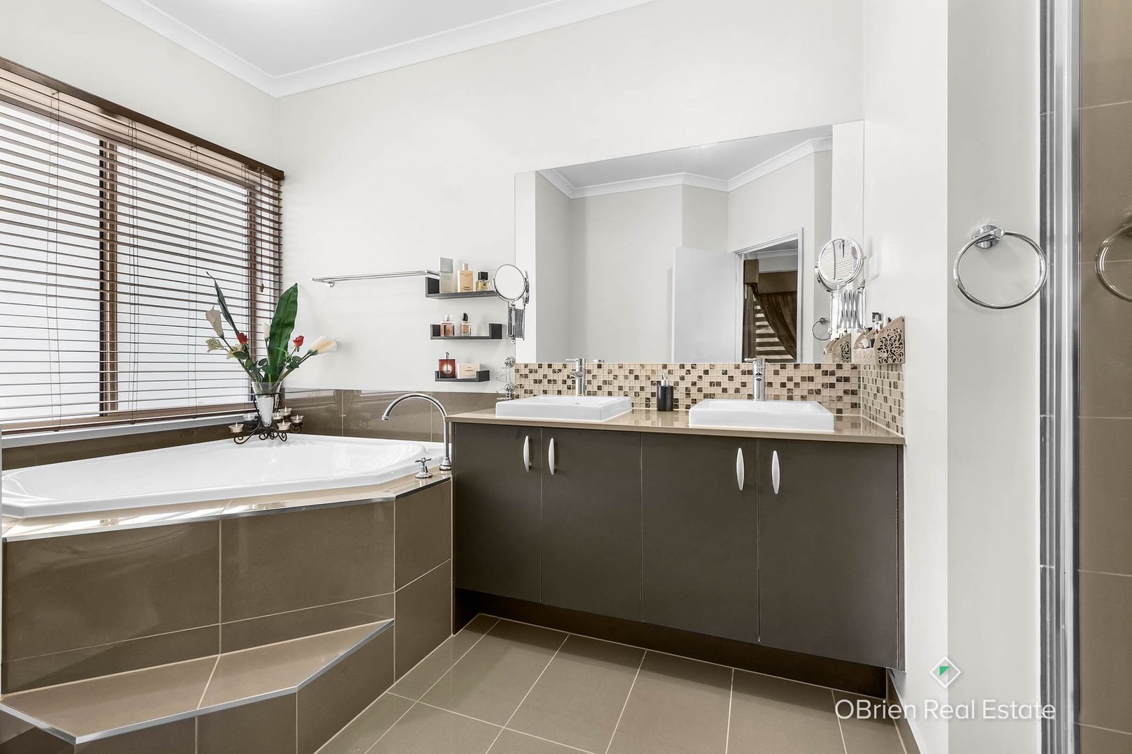 24 Crampton Chase, Sandhurst VIC 3977, Image 2