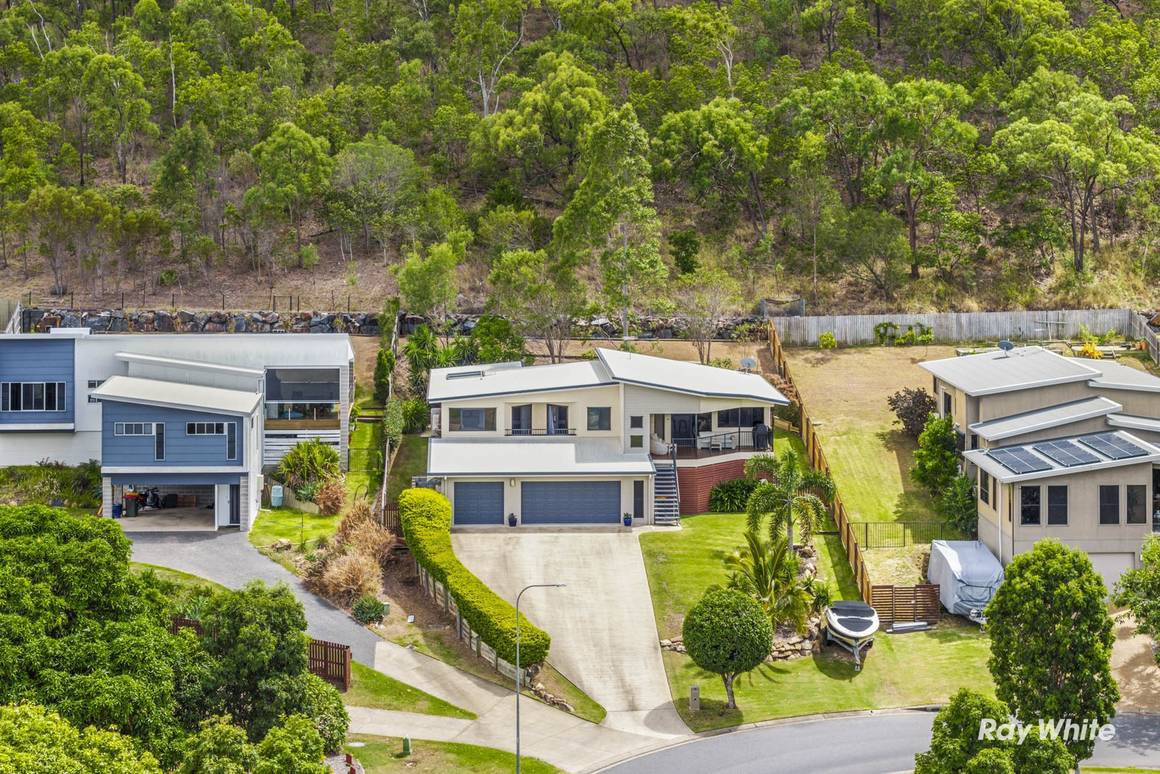 Picture of 19 Sunset Drive, NORMAN GARDENS QLD 4701