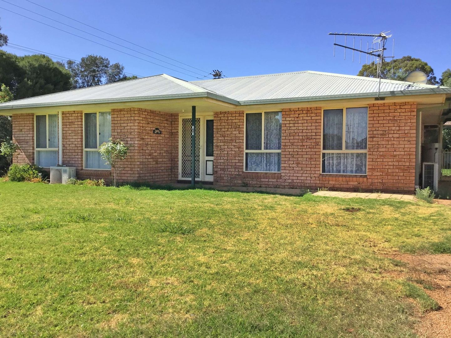 Sold 101 Birch Ave, Narromine NSW 2821 on 20 Dec 2022 2018236934 Domain