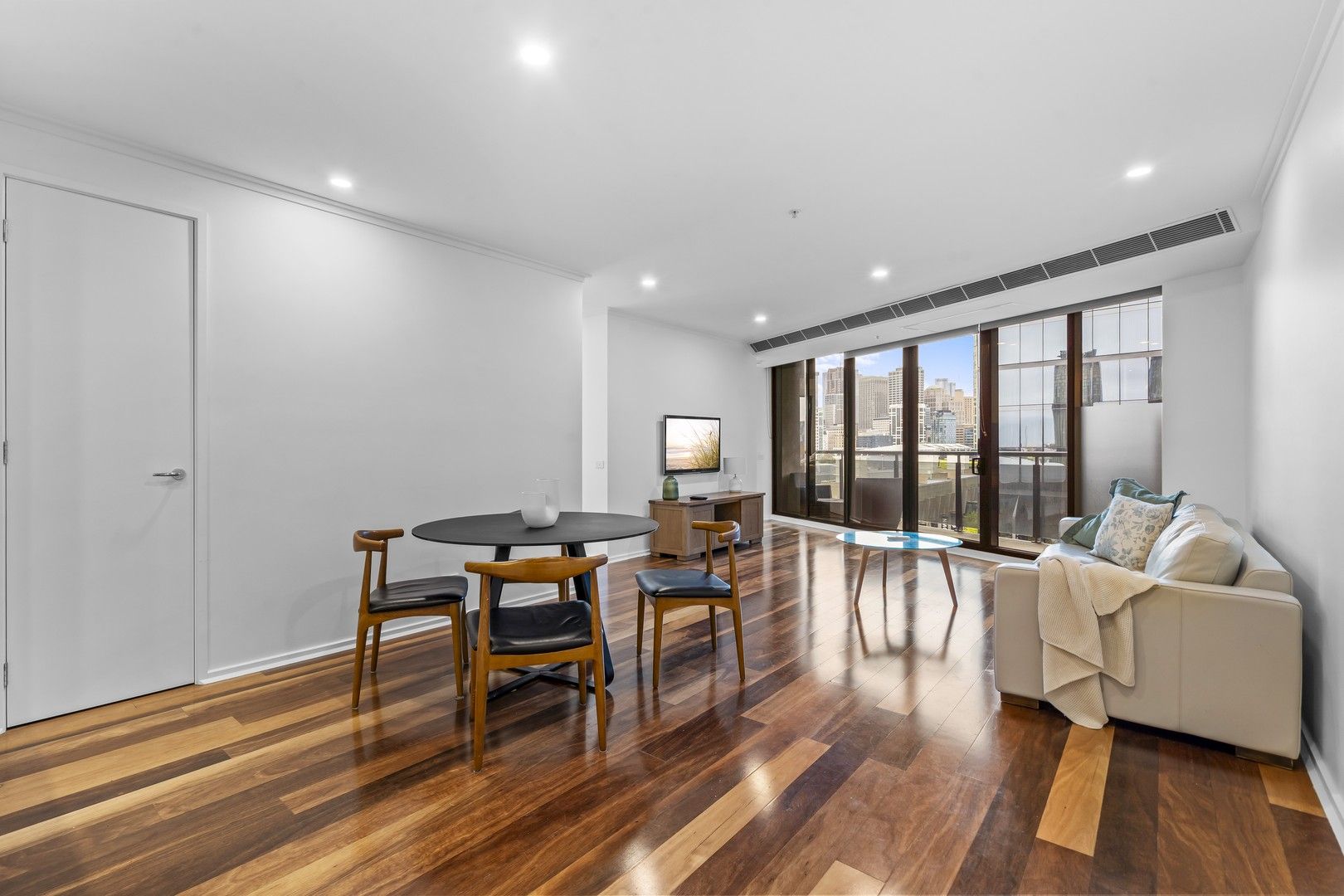 3 bedrooms Apartment / Unit / Flat in 1001/63 Whiteman Street SOUTHBANK VIC, 3006