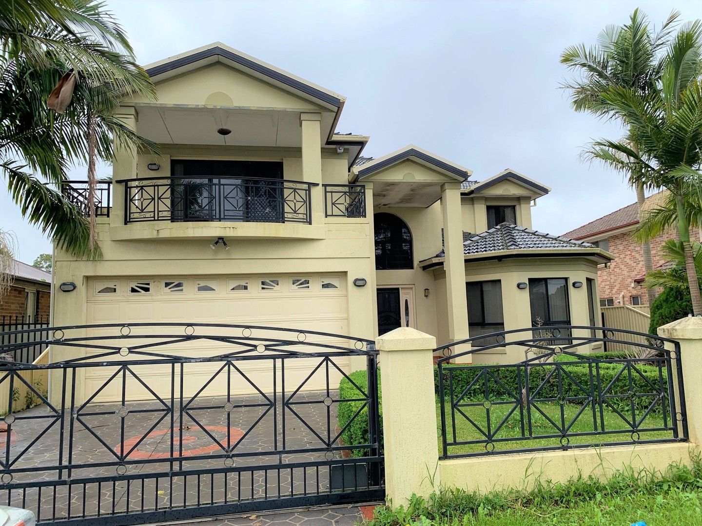 5 bedrooms House in 6 English Street REVESBY NSW, 2212