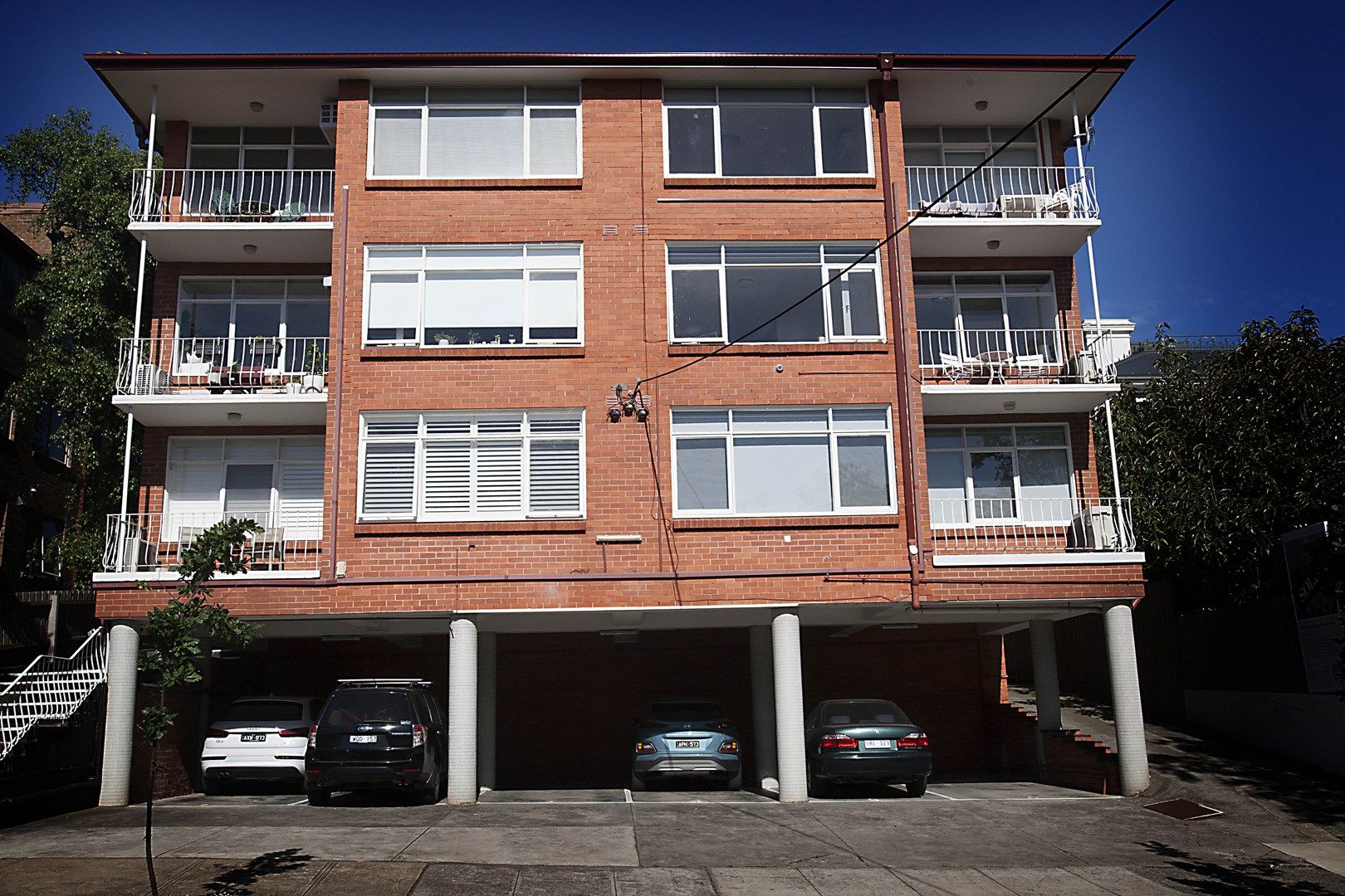 2 bedrooms Apartment / Unit / Flat in 2/18 Grandview Grove PRAHRAN VIC, 3181