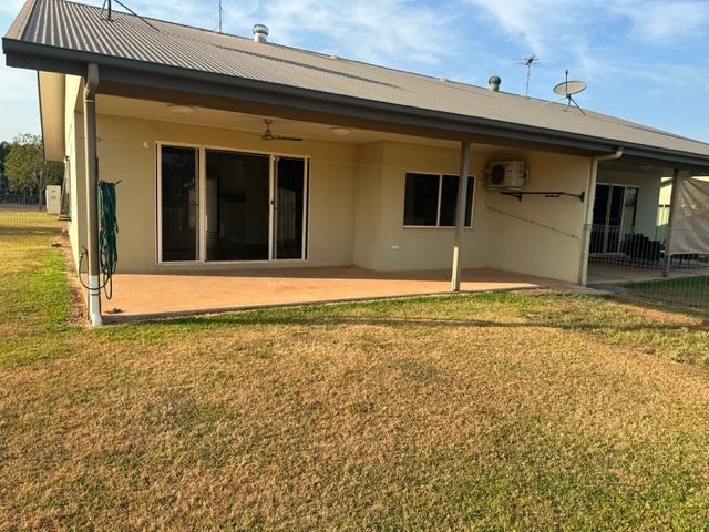 1/14 Christie Avenue, Nanum QLD 4874, Image 2