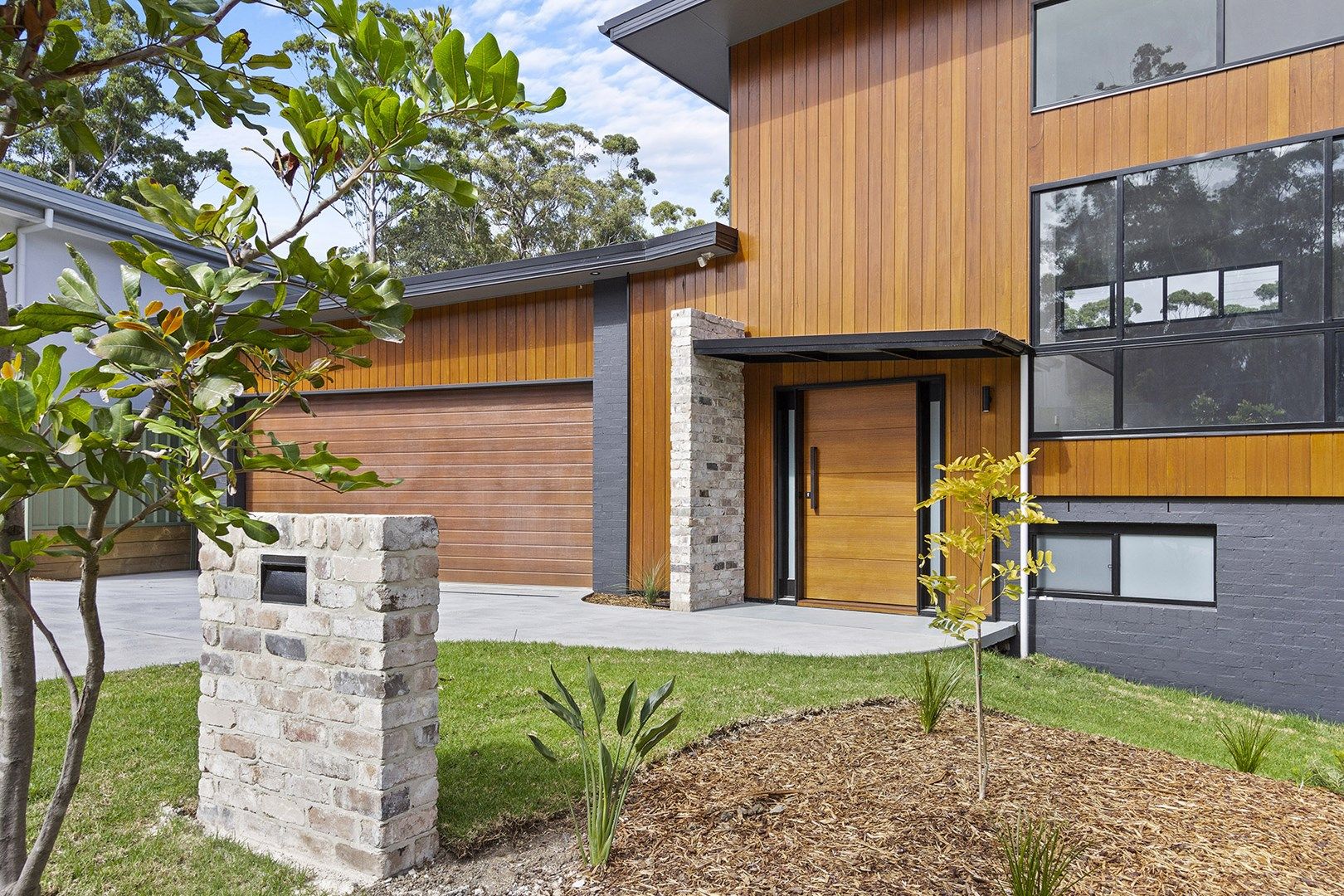 37 Yarrawonga Drive, Mollymook Beach Property History & Address