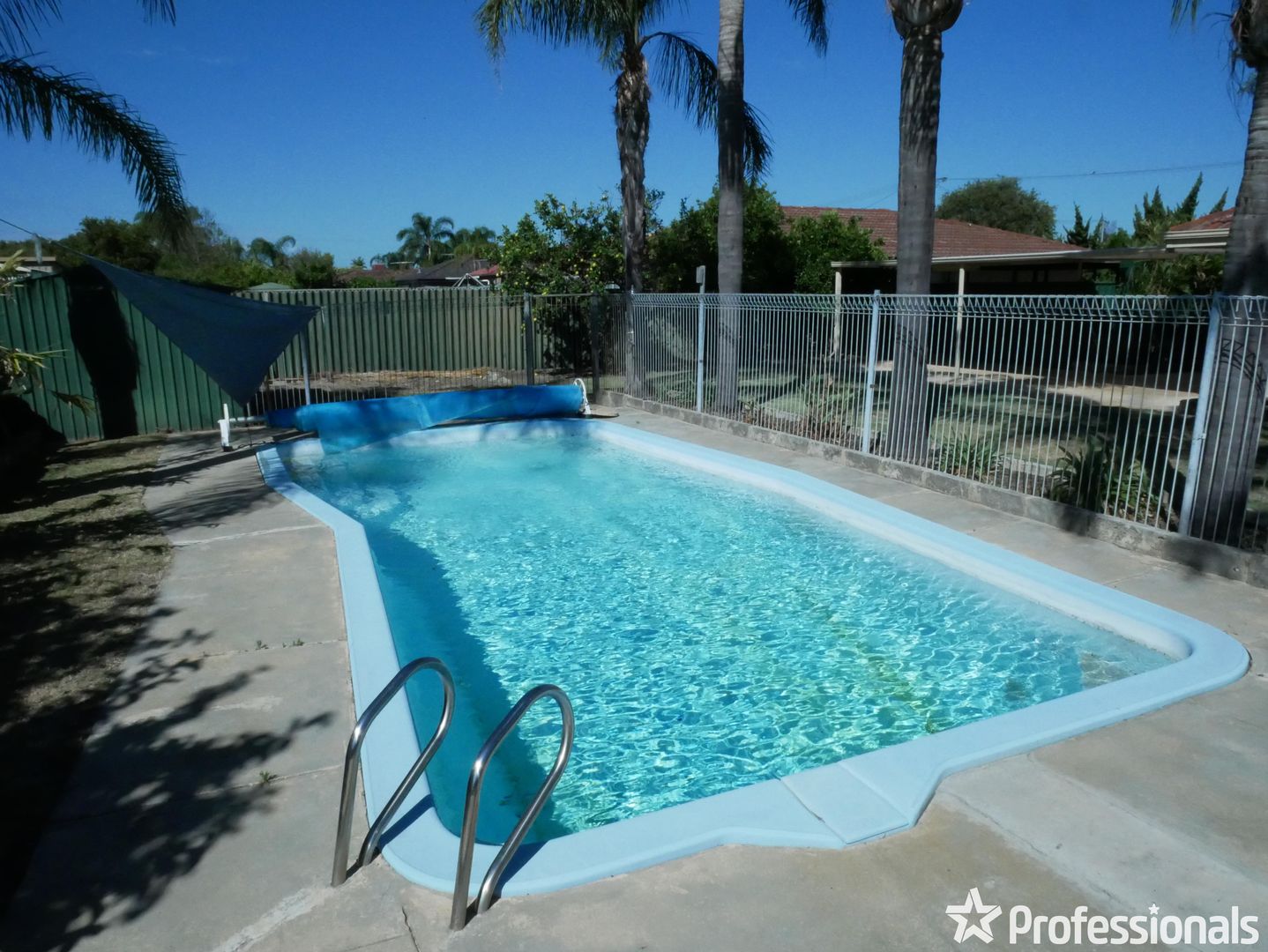 3 bedrooms House in 15 Chevalier Way THORNLIE WA, 6108