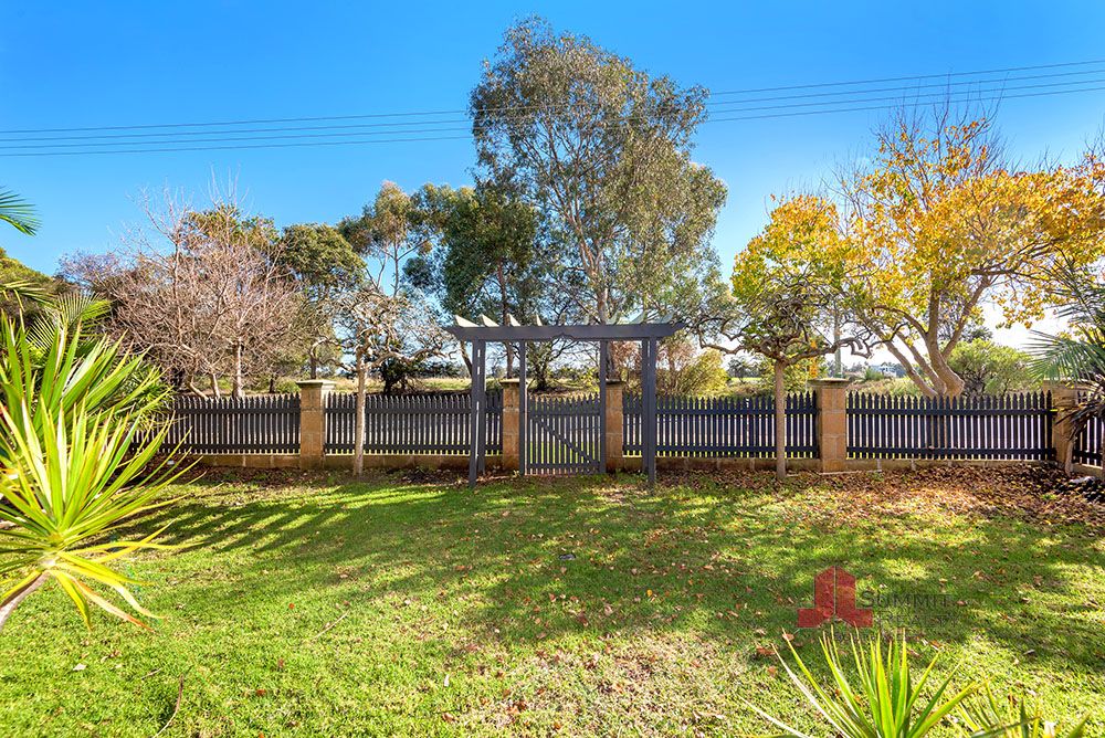 7 Russell Road, Burekup WA 6227, Image 2